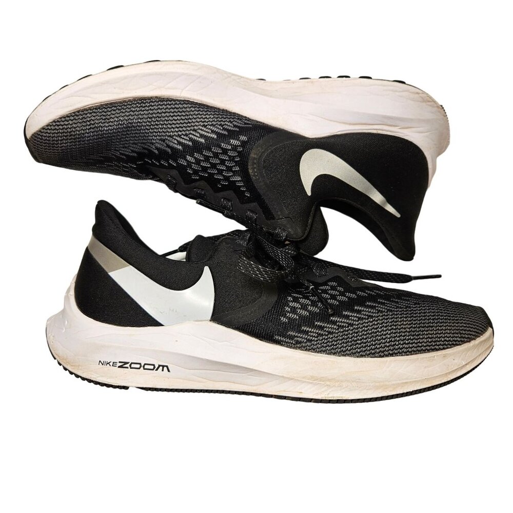 Nike athletic shoes Womens 9 Black white Zoom Winflow trainers running jogging
